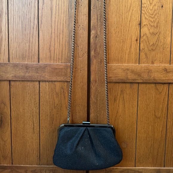 Elegant Black Chain Clutch - Picture 3 of 4